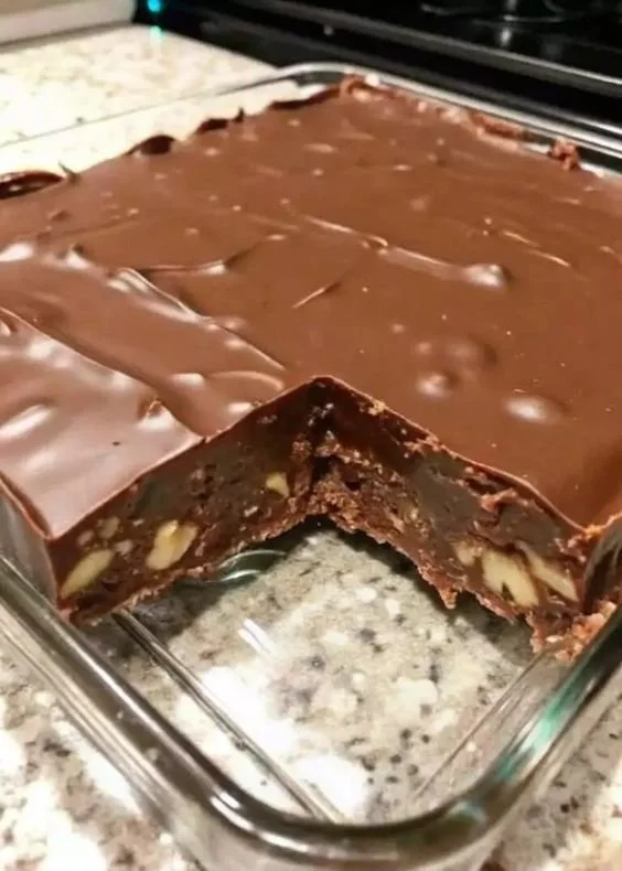 Easy 5-minute fudge recipe ready to enjoy.