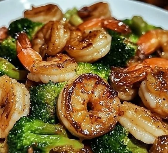Delicious high-protein honey garlic shrimp served on a plate